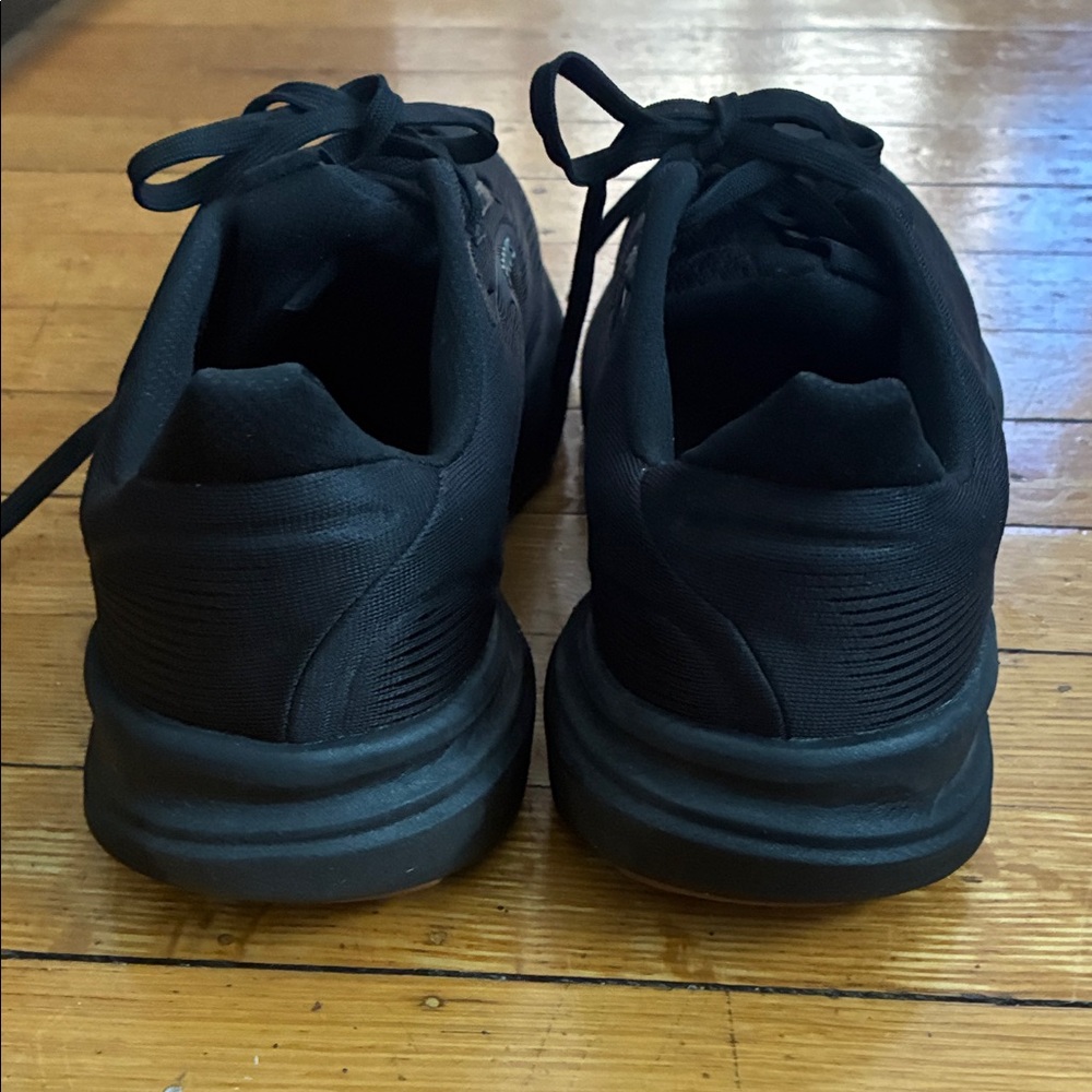 Brooks Black Athletic Shoes with Brown Sole Revel 8 worn once!! - Picture 4 of 6